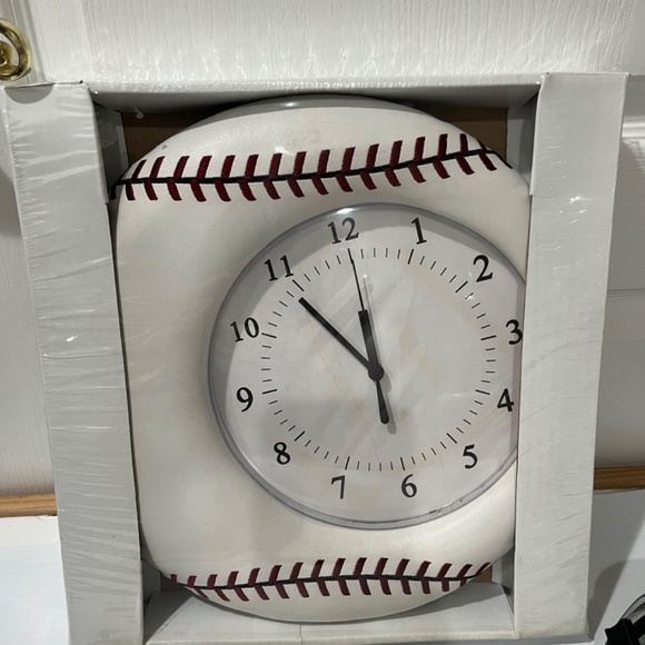 Baseball clock - Picture 2 of 2